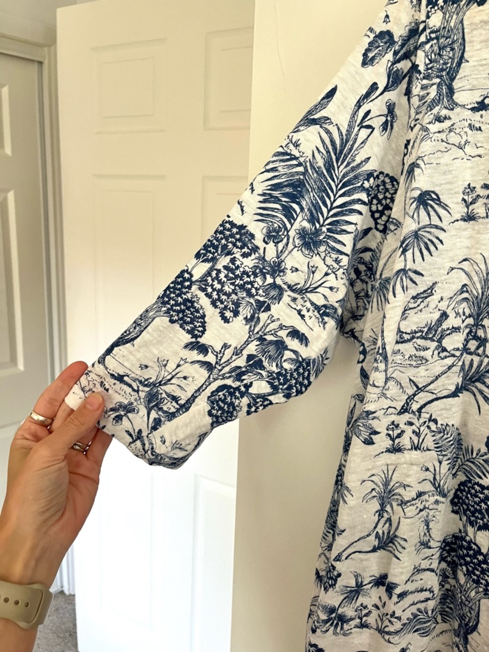 Nicole Miller 2X Linen Blue & White Tropical Printed V-Neck Women’s Blouse Top - Picture 5 of 6